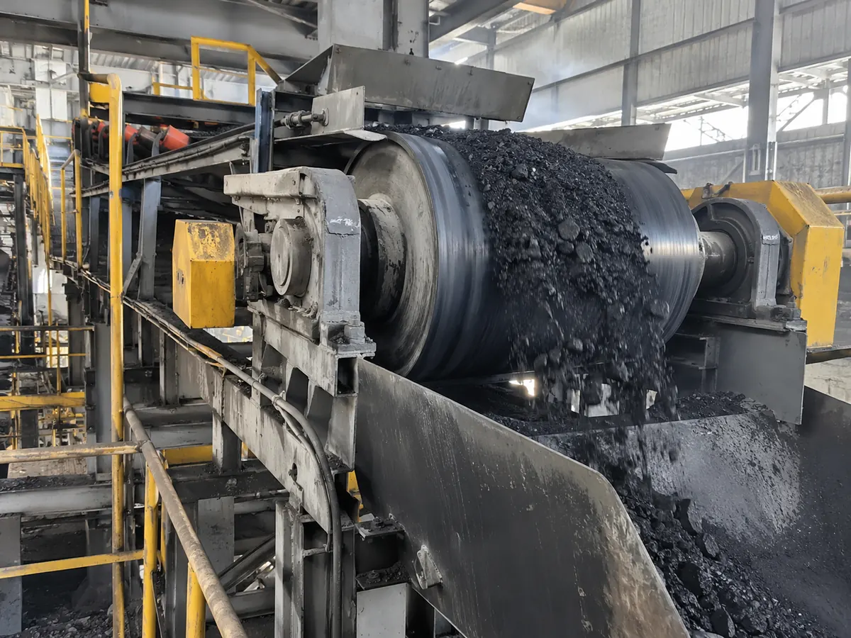 Conceptual magnetic head pulley at a coal conveyor discharge point
