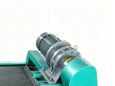 Detail des Motors und Getriebes eines selbstreinigenden Magnetabscheiders
