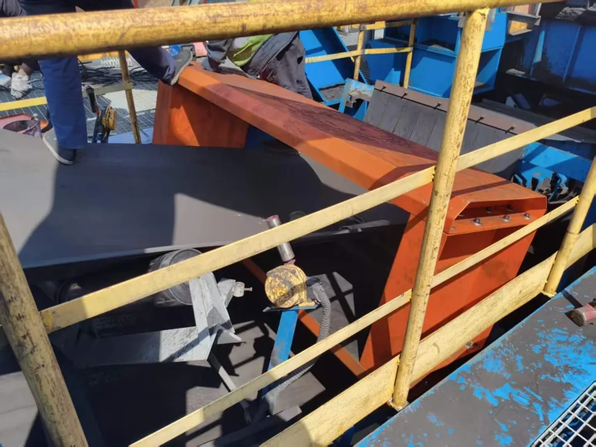 Detector de metales GJT-F tipo marco integrado en la estructura de acero del transportador