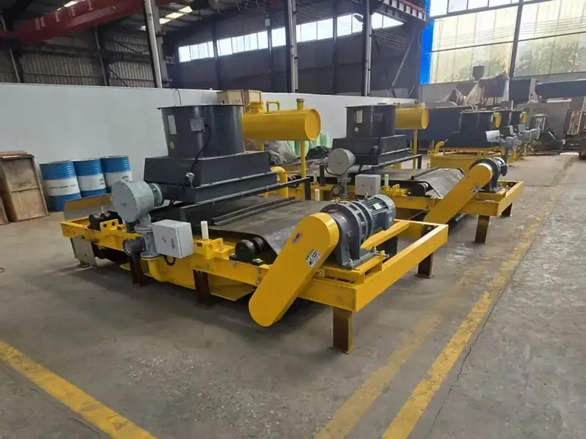 Varios conjuntos de separadores electromagnéticos autolimpiantes Coverlan en el taller