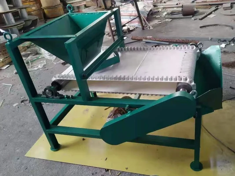 Einstufiger Hochintensitäts-Magnetwalzenabscheider mit Aufgabetrichter und Förderband