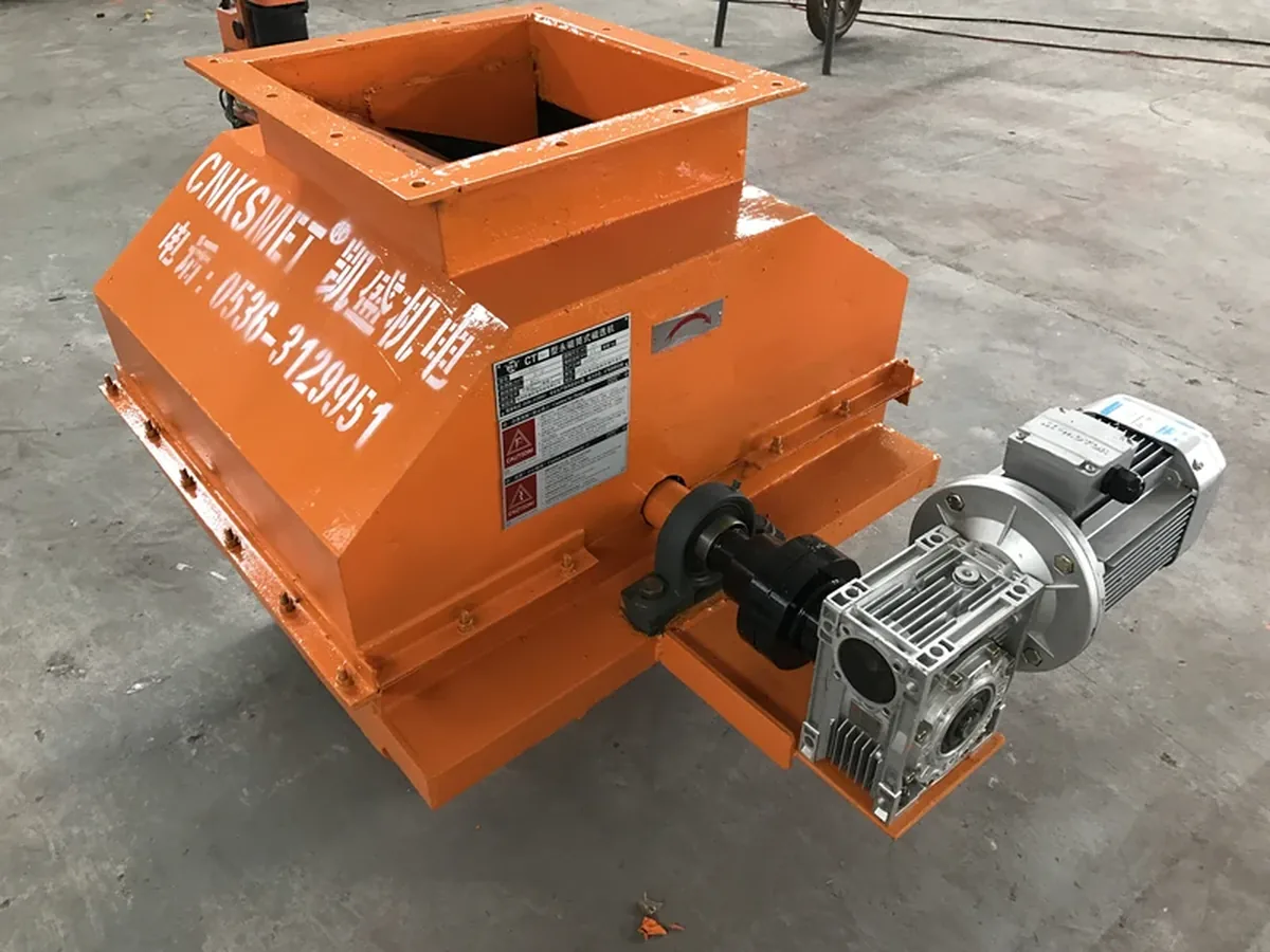 CoverLan RCYG self-cleaning pipeline magnetic separator with driven iron-discharge assembly.