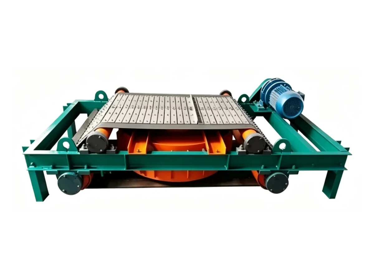 Self-unloading belt and roller arrangement on a suspended electromagnetic separator